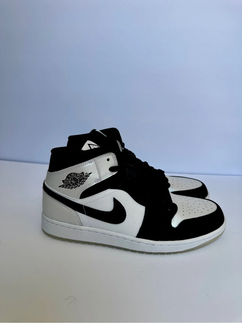 *NWT* Jordan Air Jordan 1 Mid SE - Black/White men’s 10